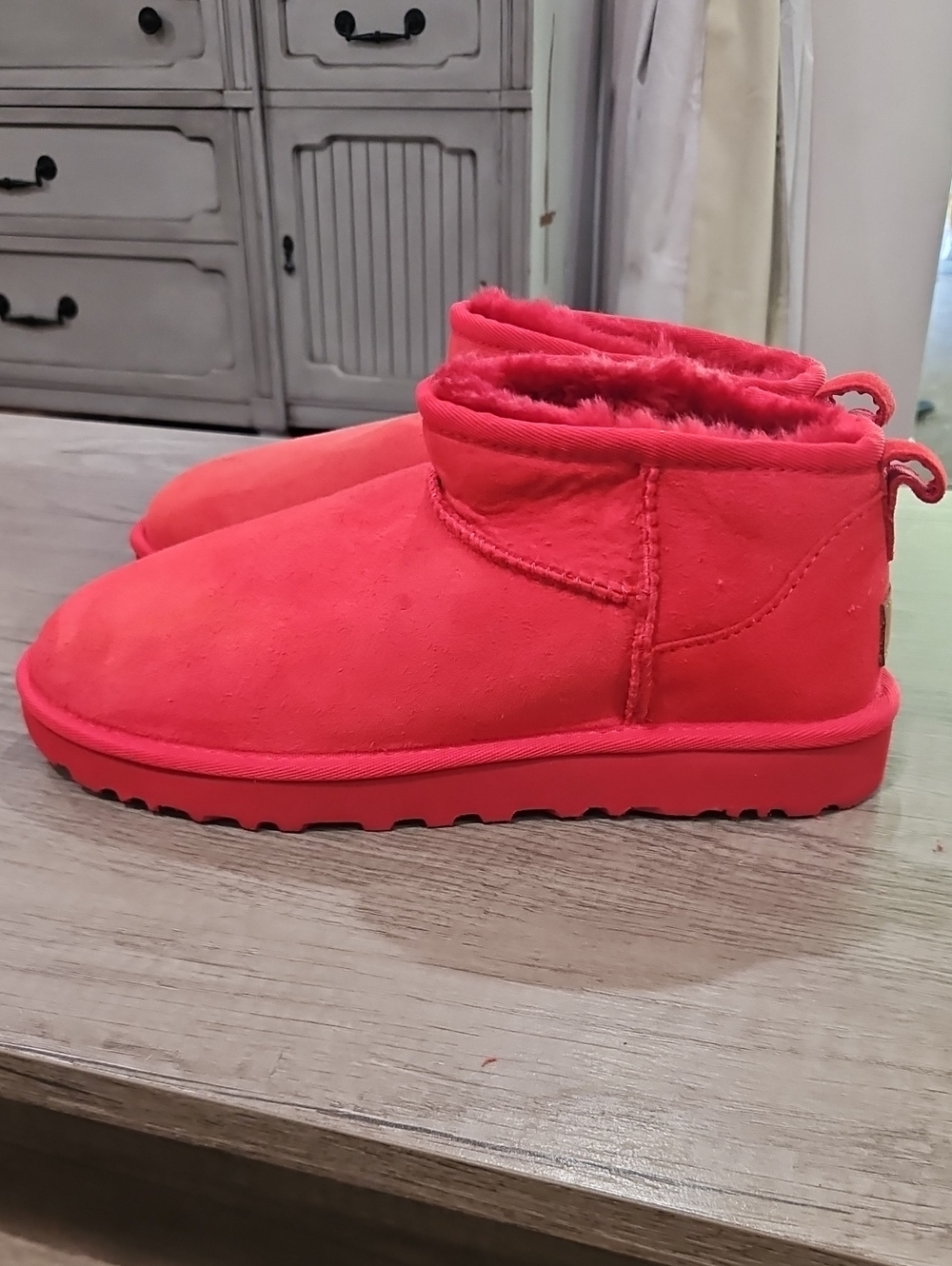 UGG Womens UGG® Classic Ultra Mini Boot - Ribbon Red size 7